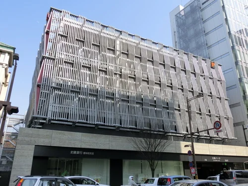 北國パークビル（北國銀行香林坊支店）