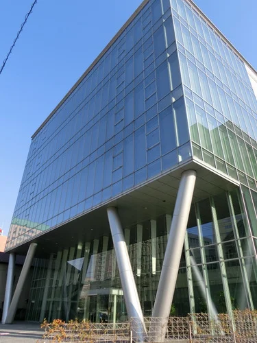 インテック本社前ビル