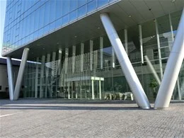 インテック本社前ビル