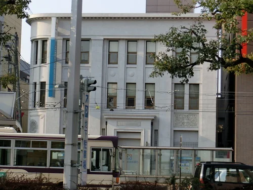 旧酒伊ビル（現・三井住友信託銀行福井支店）