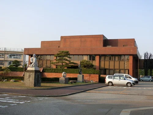 高岡市役所議会棟