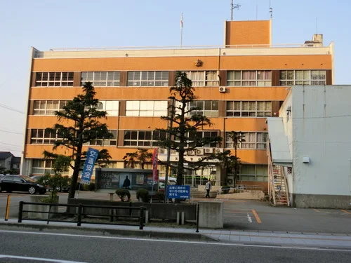 高岡警察署庁舎