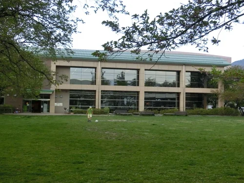 下諏訪町立図書館