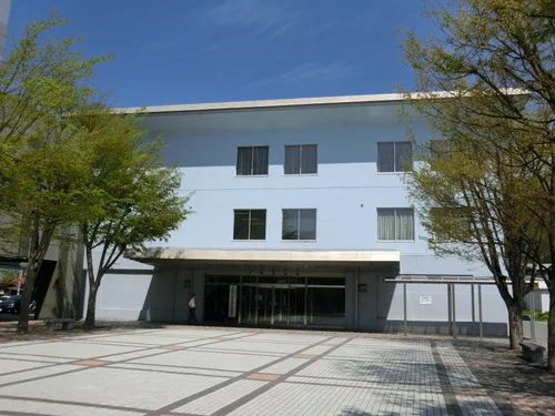 茅野市役所議会棟