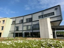 印傳屋上原勇七本社ビル