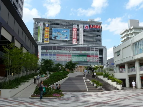 ヤマダ電機LABI千里