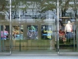 アシックス本社ビル3