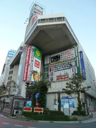 ヨドバシ横浜（岩崎学園ビル）