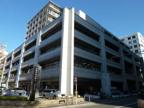 シルクセンター国際貿易観光会館