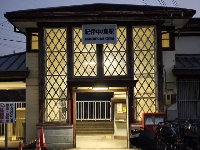 紀伊中ノ島駅舎