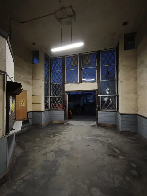 紀伊中ノ島駅舎