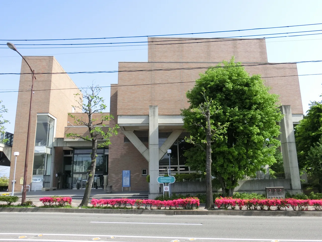 アサカ理研郡山中央図書館