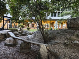 天神山文化プラザ8