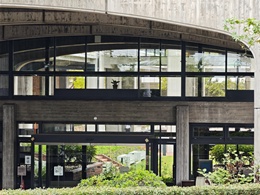 岡山県庁議会棟2