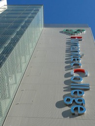 ユマニテク歯科製菓専門学校2