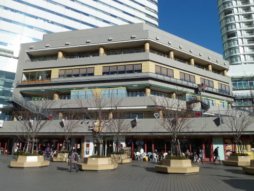 クイーンズスクエア横浜 アット！1st （MINATOMIRAI 109）