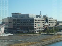 横浜ワールドポーターズ4
