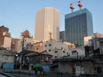 梅田阪急ビルオフィスタワーと大阪富国生命ビル。