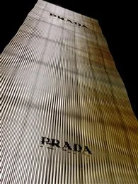 プラダ大阪心斎橋店2