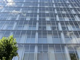 ソフトウェア・サービス本社ビル