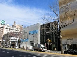 BOSSストア心斎橋（HUGO BOSSの路面店）