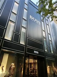 BOSSストア心斎橋（HUGO BOSSの路面店）