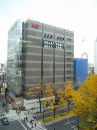 BOSSストア心斎橋（HUGO BOSSの路面店）