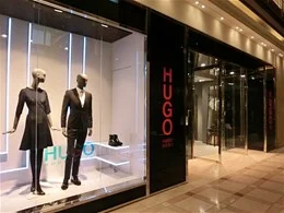 BOSSストア心斎橋（HUGO BOSSの路面店）
