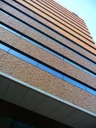 新大阪ブリックビル