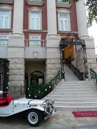 セント・ラファエロチャペル御堂筋倶楽部