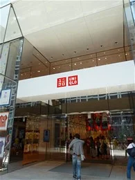 ユニクロ銀座店（ギンザコマツ東館）3
