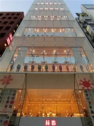 ユニクロ銀座店（ギンザコマツ東館）4