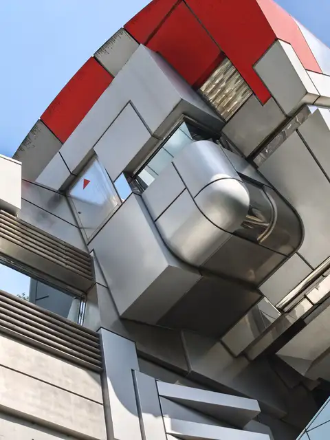 青山製図専門学校1号館