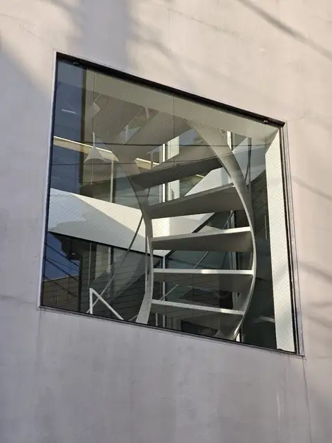明るい窓 OSビル