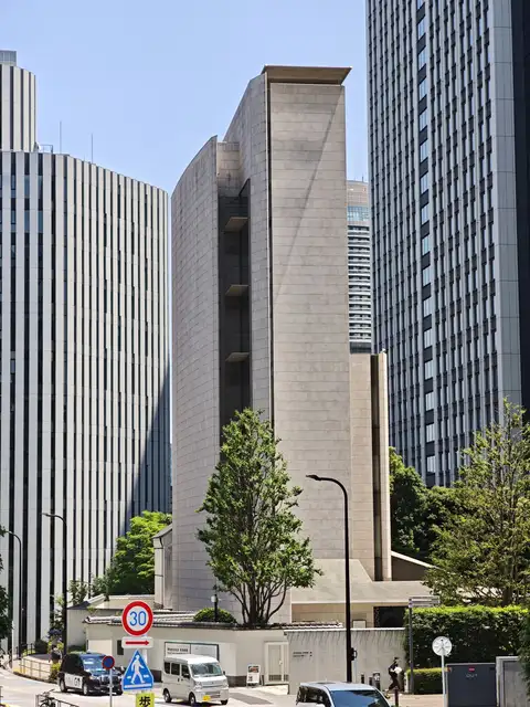 西久保ビル（菊池寛実記念 智美術館）