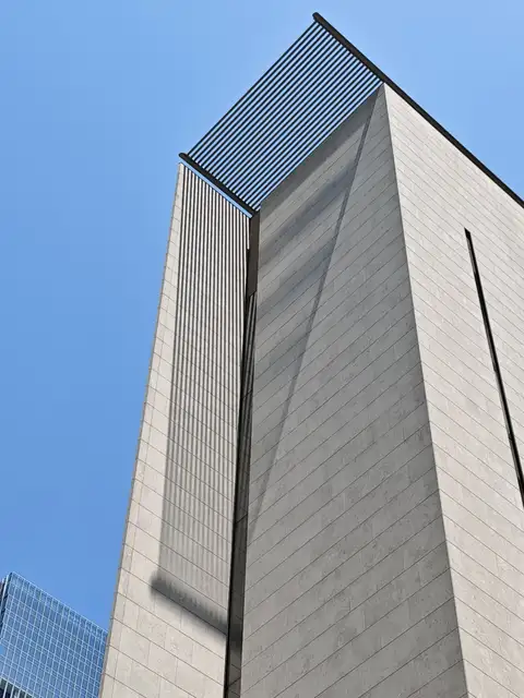 西久保ビル（菊池寛実記念 智美術館）