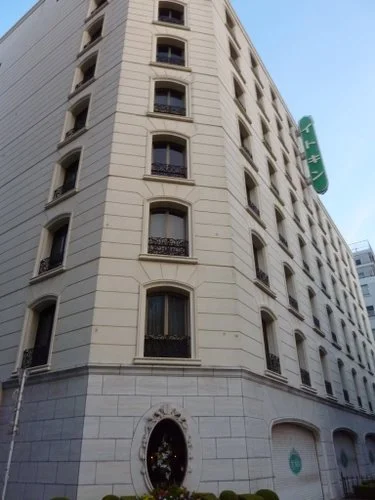 明星ビル（旧・イトキン原宿ビル）