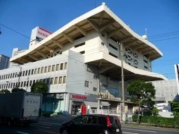 日産プリンス東京販売本社